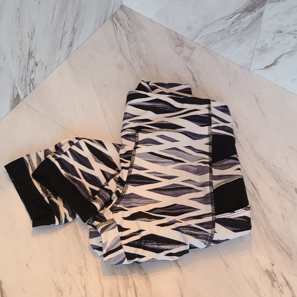 Athletic leggings